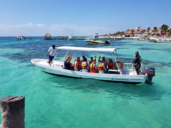 snorkel boat going to the reef of Puerto Morelos